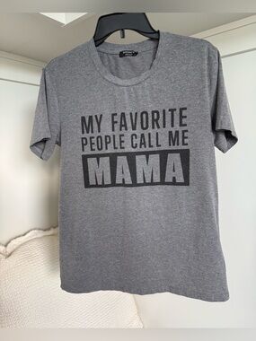 My Favorite People Call Me Mama Graphic Tee - Gray Short Sleeve Shirt Medium